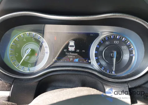 2018 Chrysler 300 Touring L из США, поврежденный, VIN 2C3CCAAG7JH201577